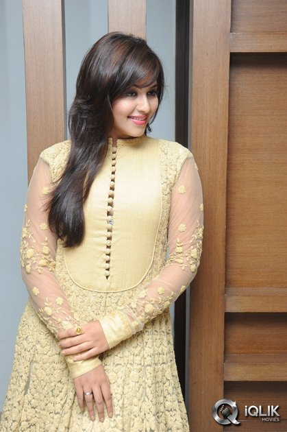 Anjali-at-Geethanjali-Movie-Success-Meet